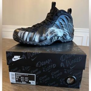 New Nike  foamposite size 9.5 (original)